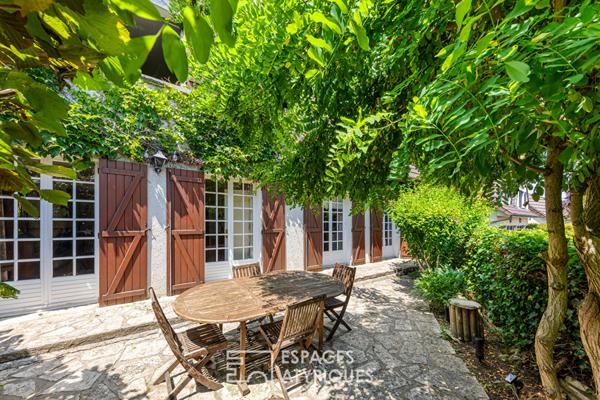 Maison familiale avec terrasse et jardin bucolique au calme absolu