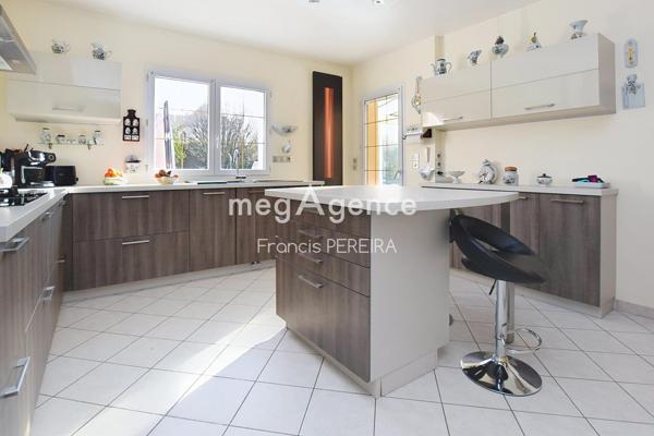 Maison à Les Alluets-le-Roi, 78580 - 8 pièces 182m²