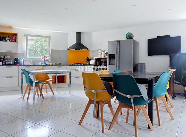SAINT-BRIEUC IDÉAL GRANDE FAMILLE : 6 CHAMBRES + BUREAU - JARDIN - GARAGE --SANS TRAVAUX