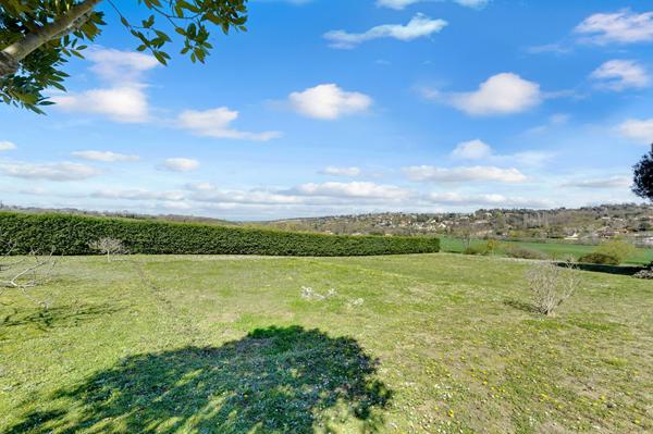 Terrain Aureville 1972 m2