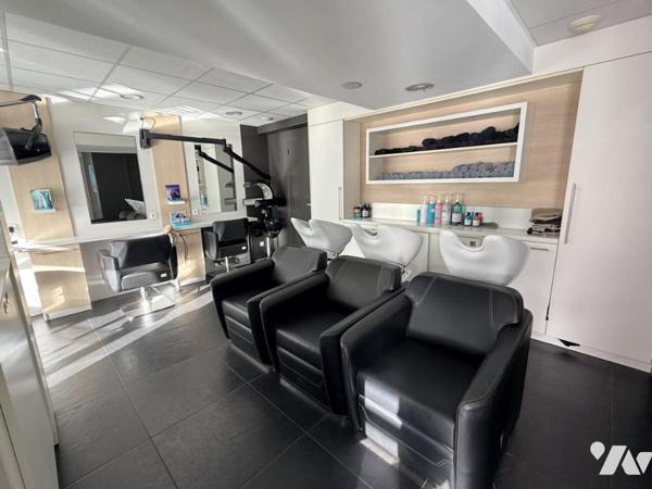 SAINT-VAAST-LA-HOUGUE- FONDS DE COMMERCE - SALON DE COIFFURE MIXTE