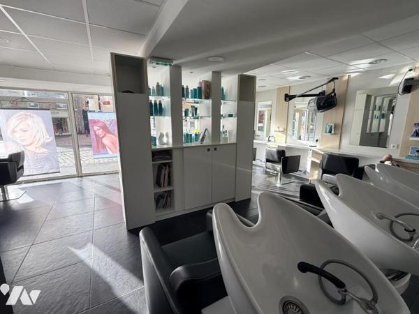 SAINT-VAAST-LA-HOUGUE- FONDS DE COMMERCE - SALON DE COIFFURE MIXTE