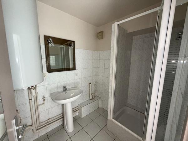 FAVERGES. APPARTEMENT T2 DE 36.89M² AVEC PARKING PRIVATIF ET CAVE