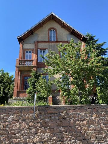 Ancienne maison de caractère dans village