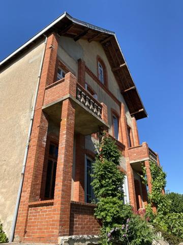 Ancienne maison de caractère dans village