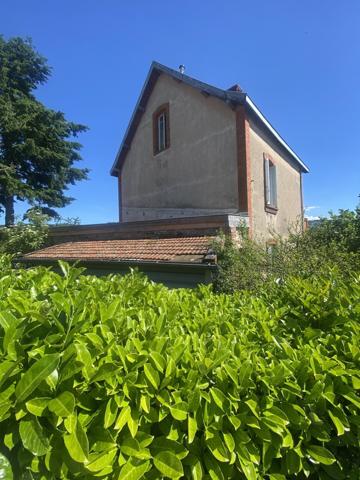 Ancienne maison de caractère dans village