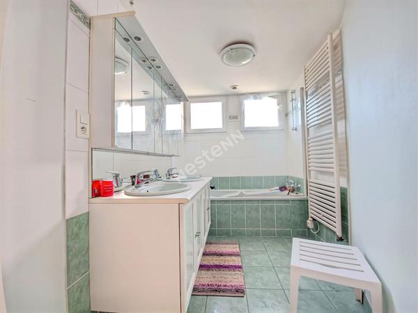 Maison spacieuse à vendre à Le Loroux-Bottereau - 10 pièces, 5 chambres