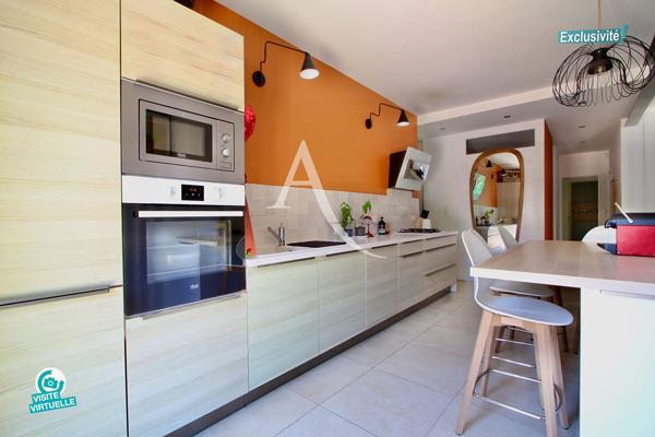 EXCLUSIVITÉ - PÉROLS CENTRE VILLE - VILLA DE PLAIN-PIED - NON MITOYENNE - 100 M2 - ENTIEREMENT RÉNOVÉE EN 2019 - 4 PIÉCES - 3 CHAMBRES DONT 1 CHAMBRE PARENTALE - GARAGE À MOTOS - PARKING PRIVATIF - CLIMATISATION - CHAUFFAGE GAZ - TERRASSE BOIS - PISCINE