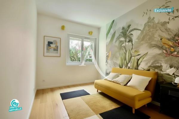 EXCLUSIVITÉ - PÉROLS CENTRE VILLE - VILLA DE PLAIN-PIED - NON MITOYENNE - 100 M2 - ENTIEREMENT RÉNOVÉE EN 2019 - 4 PIÉCES - 3 CHAMBRES DONT 1 CHAMBRE PARENTALE - GARAGE À MOTOS - PARKING PRIVATIF - CLIMATISATION - CHAUFFAGE GAZ - TERRASSE BOIS - PISCINE