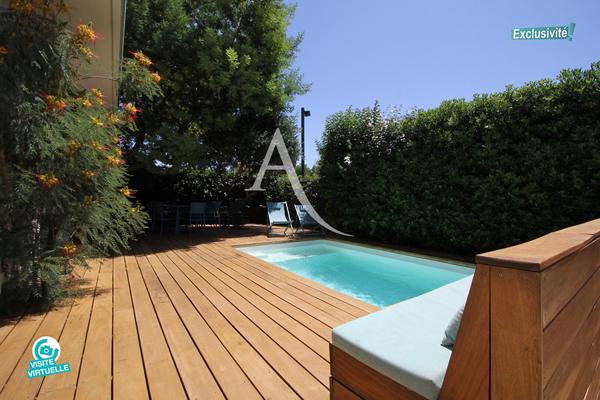 EXCLUSIVITÉ - PÉROLS CENTRE VILLE - VILLA DE PLAIN-PIED - NON MITOYENNE - 100 M2 - ENTIEREMENT RÉNOVÉE EN 2019 - 4 PIÉCES - 3 CHAMBRES DONT 1 CHAMBRE PARENTALE - GARAGE À MOTOS - PARKING PRIVATIF - CLIMATISATION - CHAUFFAGE GAZ - TERRASSE BOIS - PISCINE