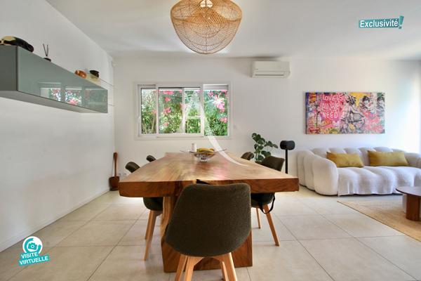 EXCLUSIVITÉ - PÉROLS CENTRE VILLE - VILLA DE PLAIN-PIED - NON MITOYENNE - 100 M2 - ENTIEREMENT RÉNOVÉE EN 2019 - 4 PIÉCES - 3 CHAMBRES DONT 1 CHAMBRE PARENTALE - GARAGE À MOTOS - PARKING PRIVATIF - CLIMATISATION - CHAUFFAGE GAZ - TERRASSE BOIS - PISCINE