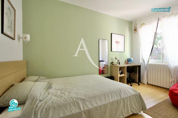 EXCLUSIVITÉ - PÉROLS CENTRE VILLE - VILLA DE PLAIN-PIED - NON MITOYENNE - 100 M2 - ENTIEREMENT RÉNOVÉE EN 2019 - 4 PIÉCES - 3 CHAMBRES DONT 1 CHAMBRE PARENTALE - GARAGE À MOTOS - PARKING PRIVATIF - CLIMATISATION - CHAUFFAGE GAZ - TERRASSE BOIS - PISCINE
