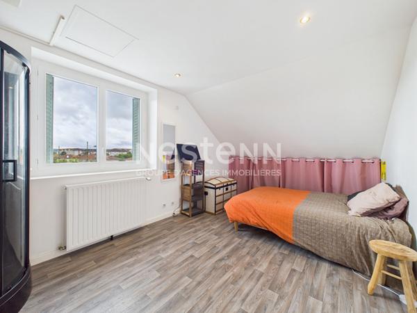 A Vendre à Aurillac, quartier Marmiers, Maison mitoyenne de type 7 avec garage et jardin paysagé.