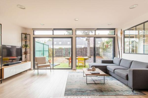 Élégante maison de bourg avec jardin et beaux volumes
