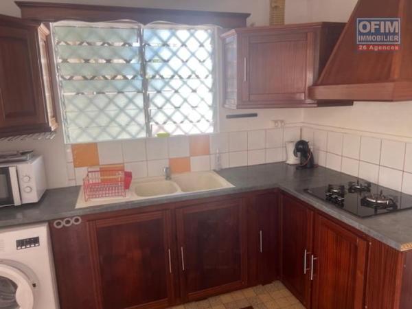 A louer grand Appartement T4 sur ETANG SALE LES BAINS avec un beau et grand jardin
