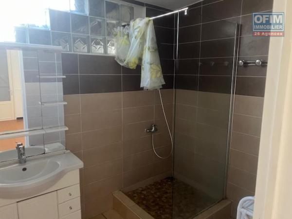 A louer grand Appartement T4 sur ETANG SALE LES BAINS avec un beau et grand jardin