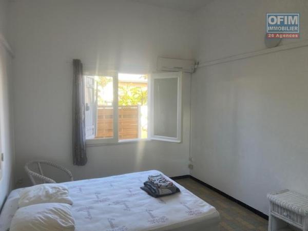 A louer grand Appartement T4 sur ETANG SALE LES BAINS avec un beau et grand jardin