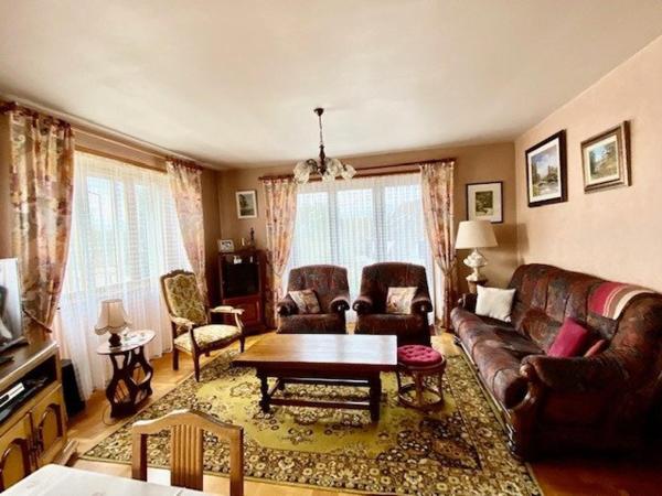 Maison T7 avec 5 chambres sur 9 ares