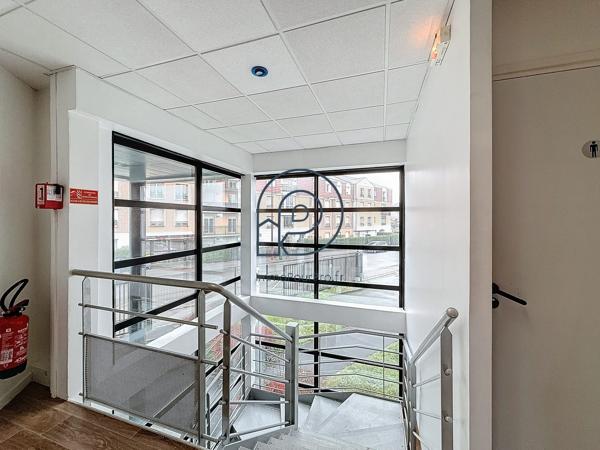 Marcq-en-Barœul – Bâtiment indépendant 350 m² avec parking | Emplacement stratégique | À vendre