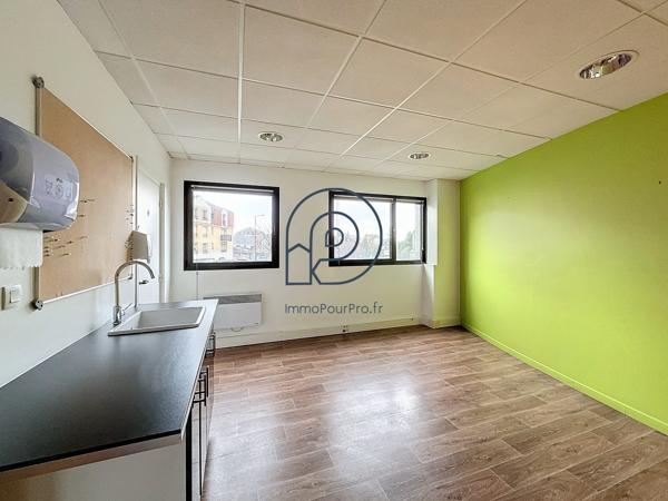 Marcq-en-Barœul – Bâtiment indépendant 350 m² avec parking | Emplacement stratégique | À vendre