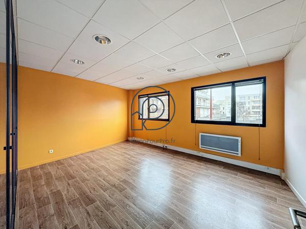 Marcq-en-Barœul – Bâtiment indépendant 350 m² avec parking | Emplacement stratégique | À vendre