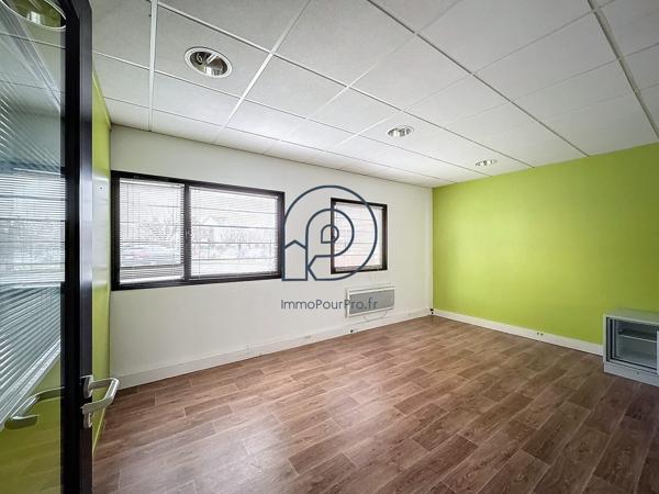 Marcq-en-Barœul – Bâtiment indépendant 350 m² avec parking | Emplacement stratégique | À vendre