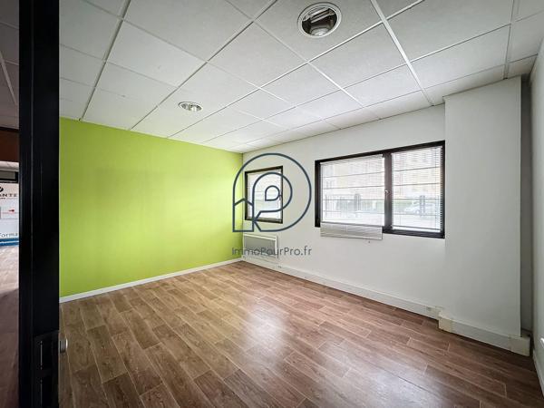 Marcq-en-Barœul – Bâtiment indépendant 350 m² avec parking | Emplacement stratégique | À vendre