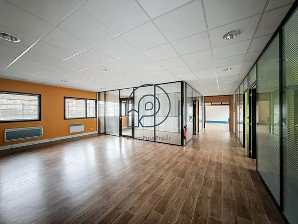Marcq-en-Barœul – Bâtiment indépendant 350 m² avec parking | Emplacement stratégique | À vendre