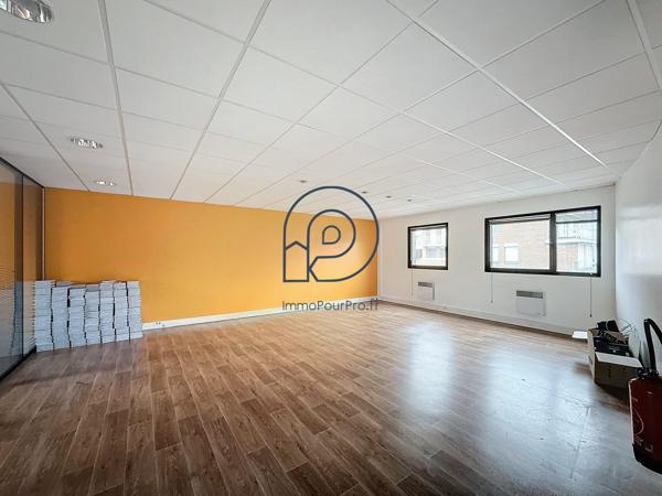 Marcq-en-Barœul – Bâtiment indépendant 350 m² avec parking | Emplacement stratégique | À vendre