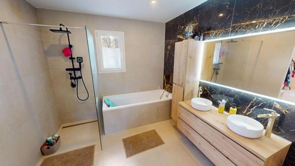 À VIDAUBAN ,Maison contemporaine RE 2020, 5 chambres , À moins de 500 000  !