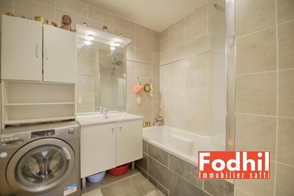 Appartement 3 pièces de 64m²- au 3éme sans vis à vis- Balcon et Parking.