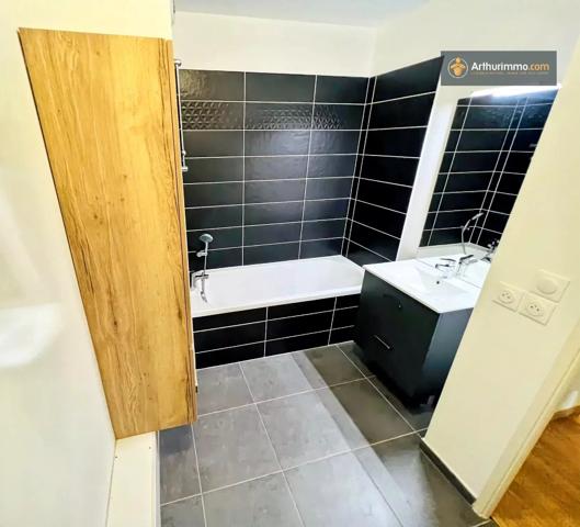 Vente                                                      Appartement
                        
                     2 pièces                      45 m2                     à Roubaix