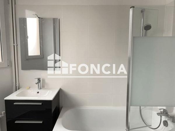 Location Appartement 3 pièces 78.75 m² - 44 RUE BRUNEL Paris 75017