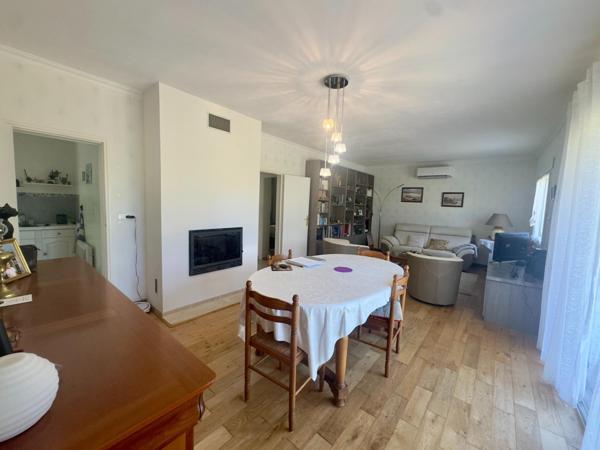 Maison rénovée avec charmant jardin arboré