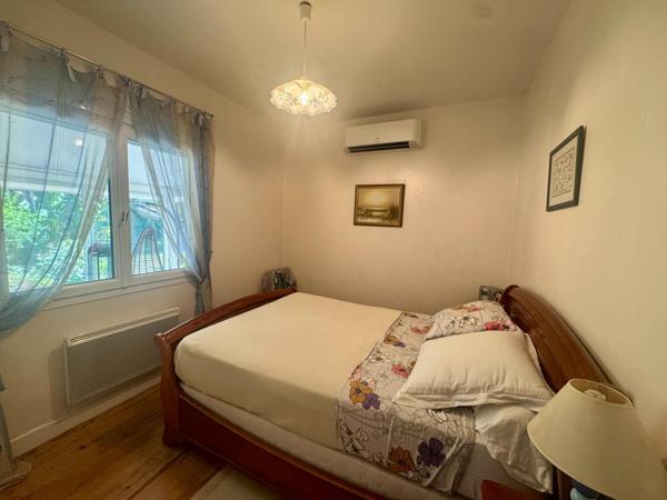 Maison rénovée avec charmant jardin arboré