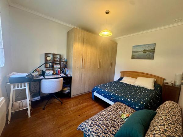 Maison rénovée avec charmant jardin arboré