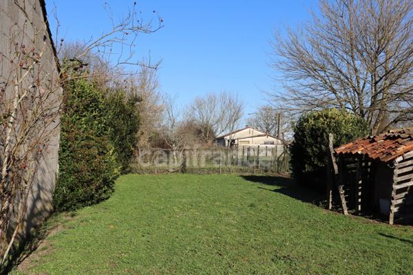 Ensemble immobilier à vendre 6 pièces de 131 m² avec jardin plein sud - Chepniers (17)