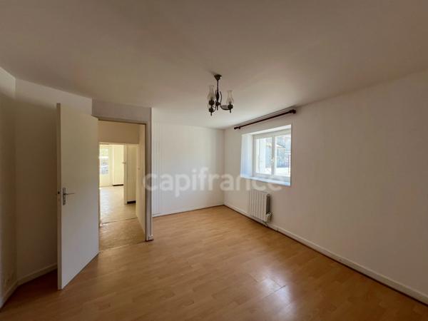 Ensemble immobilier à vendre 6 pièces de 131 m² avec jardin plein sud - Chepniers (17)