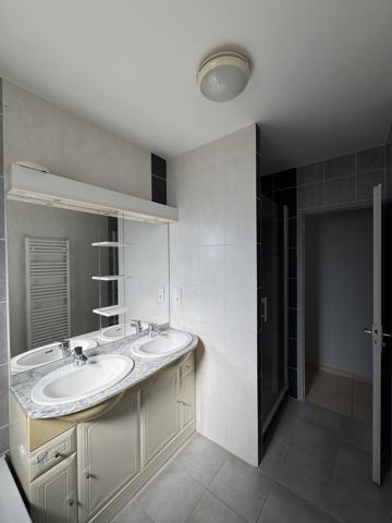 Maison
                                                                                                                                                                                                                                                                                                                        5 pièce(s)                                                                                                                                                                                                          4 chambre(s)                                                                                                                                                                                                          105  m²