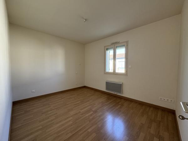 Maison
                                                                                                                                                                                                                                                                                                                        5 pièce(s)                                                                                                                                                                                                          4 chambre(s)                                                                                                                                                                                                          105  m²