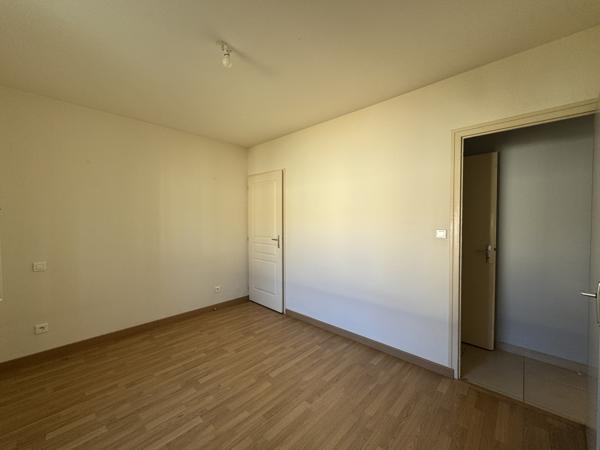 Maison
                                                                                                                                                                                                                                                                                                                        5 pièce(s)                                                                                                                                                                                                          4 chambre(s)                                                                                                                                                                                                          105  m²