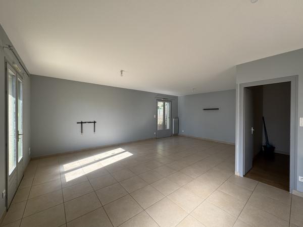 Maison
                                                                                                                                                                                                                                                                                                                        5 pièce(s)                                                                                                                                                                                                          4 chambre(s)                                                                                                                                                                                                          105  m²
