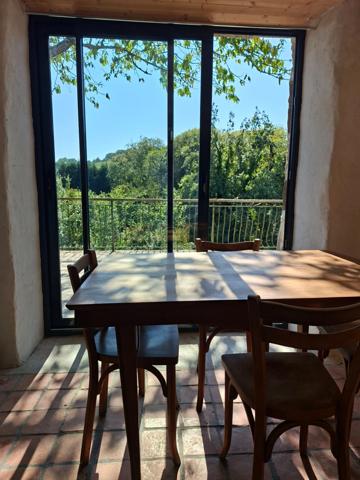 MAISON EN PIERRES A RENOVER au coeur des Alpes Mancelles, au calme, fond impasse, à quelques minutes de ST LEONARD DES BOIS