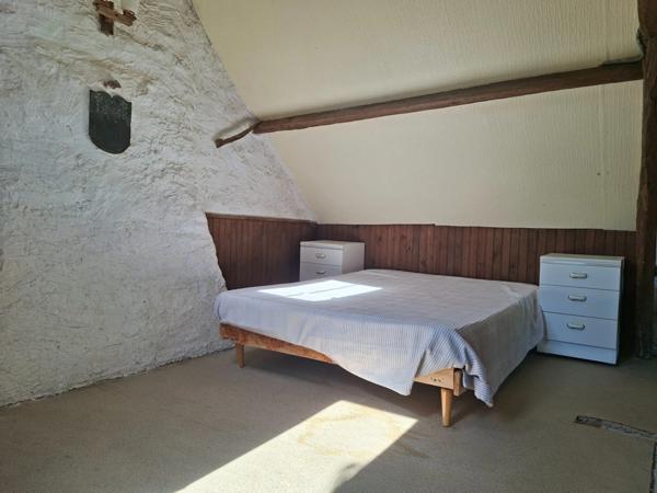 MAISON EN PIERRES A RENOVER au coeur des Alpes Mancelles, au calme, fond impasse, à quelques minutes de ST LEONARD DES BOIS