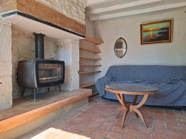 MAISON EN PIERRES A RENOVER au coeur des Alpes Mancelles, au calme, fond impasse, à quelques minutes de ST LEONARD DES BOIS