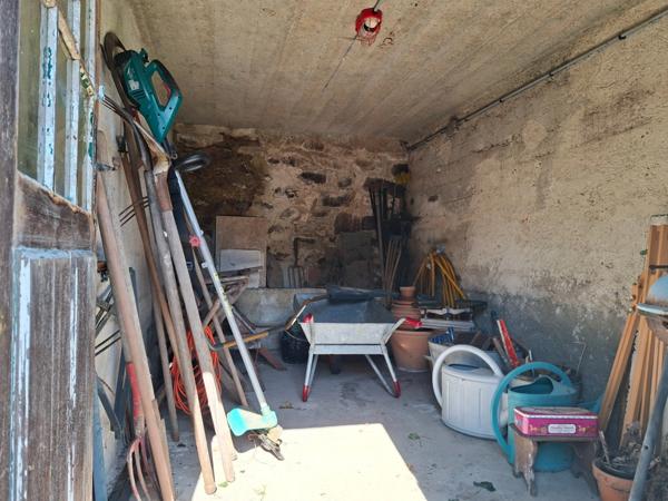 MAISON EN PIERRES A RENOVER au coeur des Alpes Mancelles, au calme, fond impasse, à quelques minutes de ST LEONARD DES BOIS