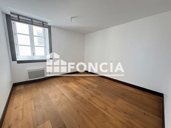 Location Appartement 3 pièces 74.45 m² - 10 QUAI AUX VIVRES - C001 Rochefort 17300