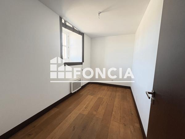 Location Appartement 3 pièces 74.45 m² - 10 QUAI AUX VIVRES - C001 Rochefort 17300