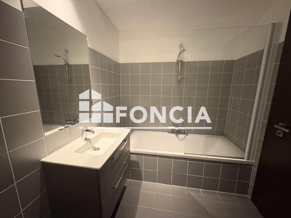 Location Appartement 3 pièces 74.45 m² - 10 QUAI AUX VIVRES - C001 Rochefort 17300