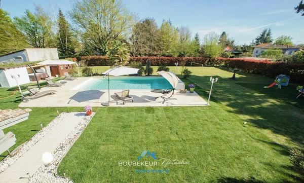 Villa à Prigonrieux en Dordogne(24), 252 m² habitable, 8 pièces, 6 chambres, piscine et terrain 3200m² clos